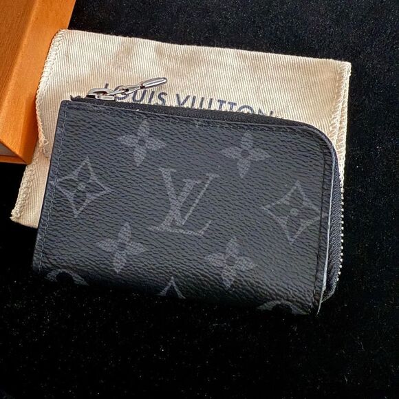Used in excellent condition Louis Vuitton  blk Gray Eclipse Monogram Card Holder - Picture 4 of 11